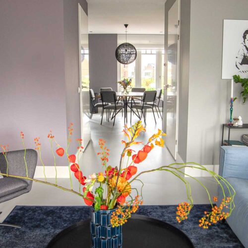 Voorthuizen-Betonflow-woonkamer-zilva-vloeren.3