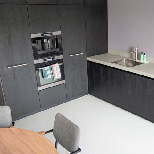 Voorthuizen-Betonflow-woonkamer-zilva-vloeren.5