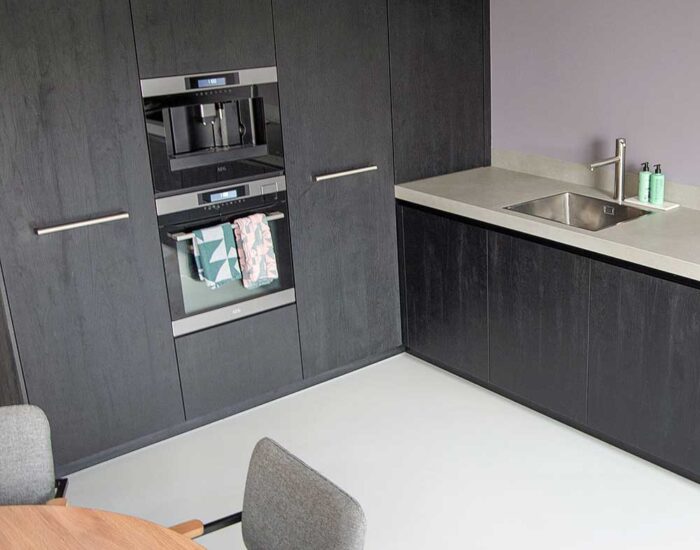 Voorthuizen-Betonflow-woonkamer-zilva-vloeren.5