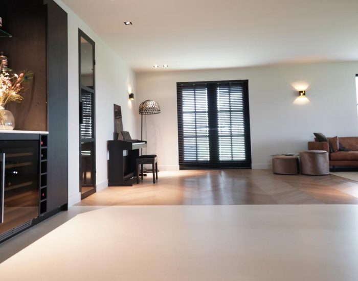 luxe woning houten vloer en met gietvloer