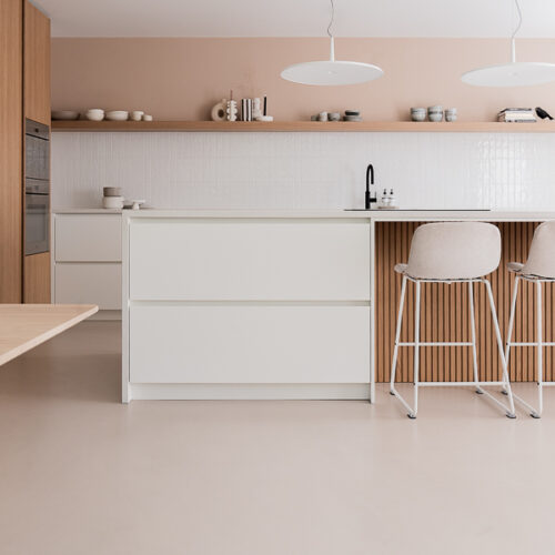 Beige Beton Cire vloer in woonkeuken