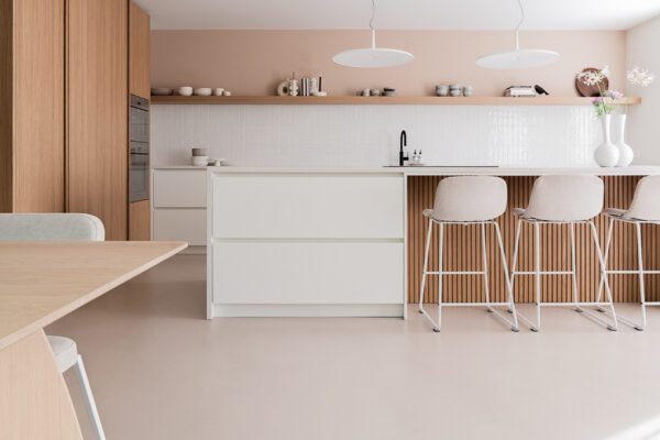 Projecten 1 Beige Beton Cire vloer in woonkeuken